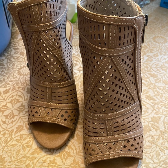 Open toe wedge sandals - Picture 2 of 5